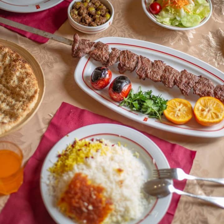 رستوران لاکچری شاندیز با غذاهای لذیذ