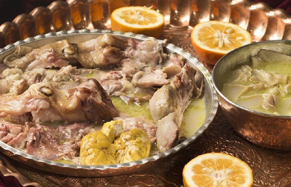 سرو کله پاچه در ظروف مسی در طباخی نشاط
