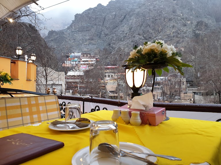 رستوران باغ بهشتدربند با منظره جذاب