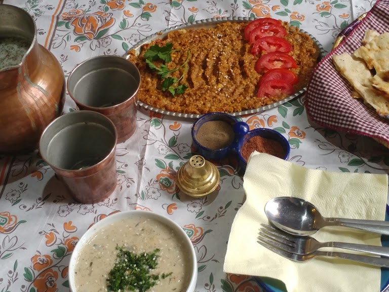 رستوران نون و نمک فخرالملوک در جنوب تهران