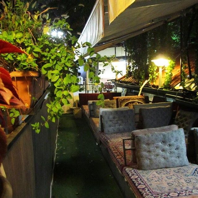 رستوران روباز سنتی باغ گیلاس