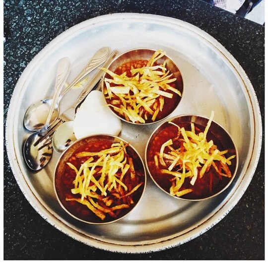 قیمه دارچینی در رستوران عمو هوشنگ