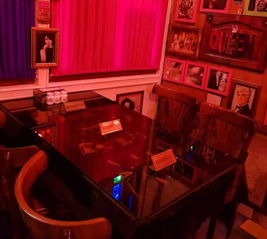 فضای داخلی کافه گل رضاییه