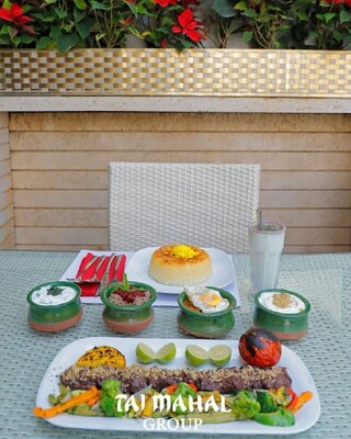 رستوران ماهی ماهی با غذای شمالی در هتل تاج محل