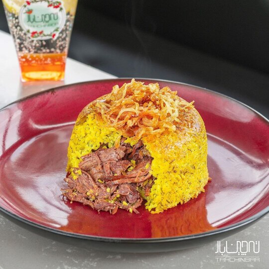 ته چین باقالی پلو با گوشت گوساله در ته چین بار رویال
