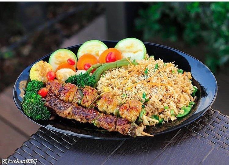 انواع سوخاری، باربیکو، گریل و نودل رستوران راشن بی بی کیو اندرزگو