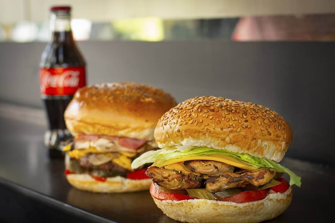 مرغ گریل شده در رستوران آرمن از فست فود ارامنه