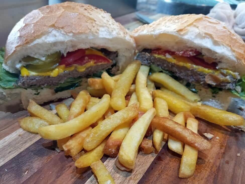 برگر خانگی رستوران موسیو یقو فست فود ارمنی تهران