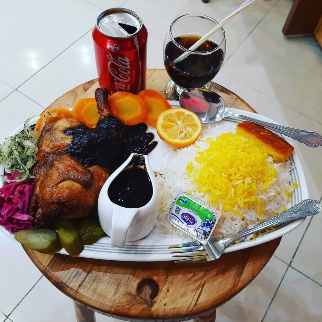اکبرجوجه اصیل مازندرانی در رستوران جوجه طلایی