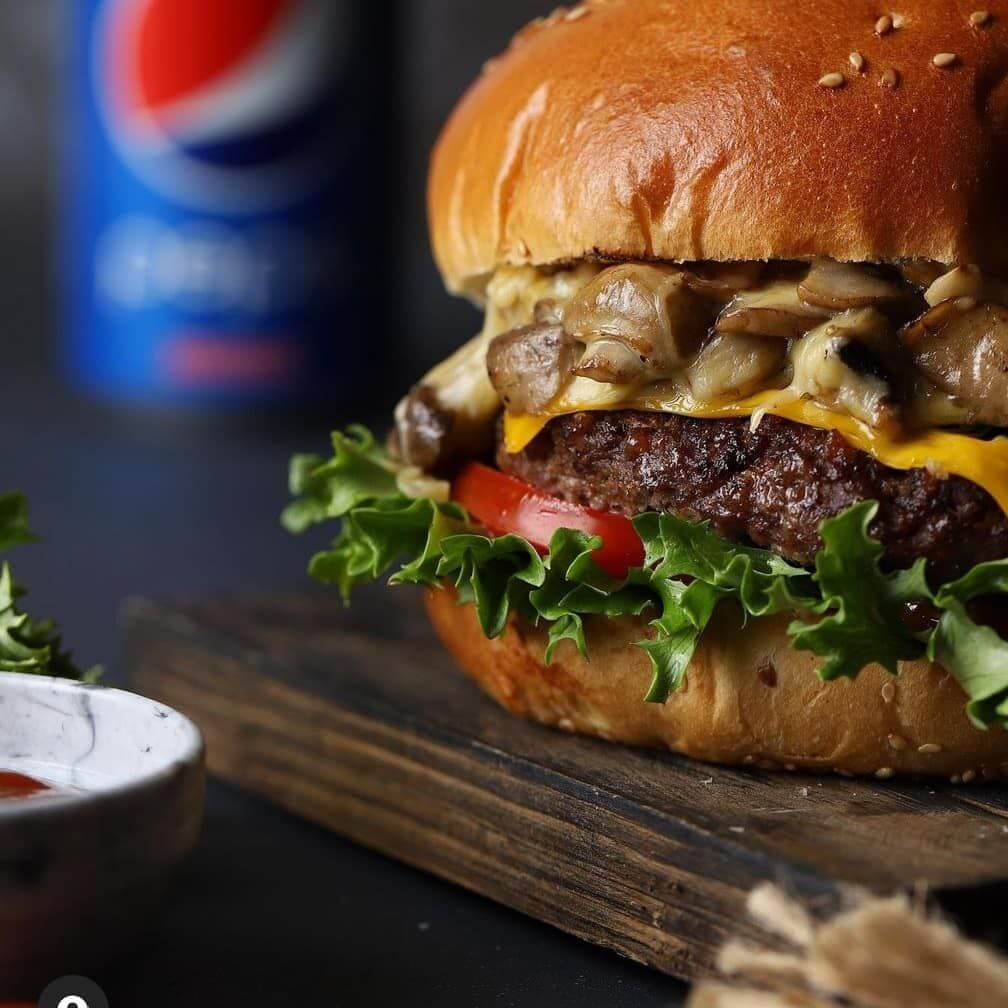 قارچ برگر فست‌فود چیپل در ایران مال