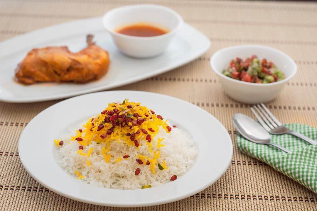 زرشک پلو با مرغ در رستوران هانی شعبه ایران مال