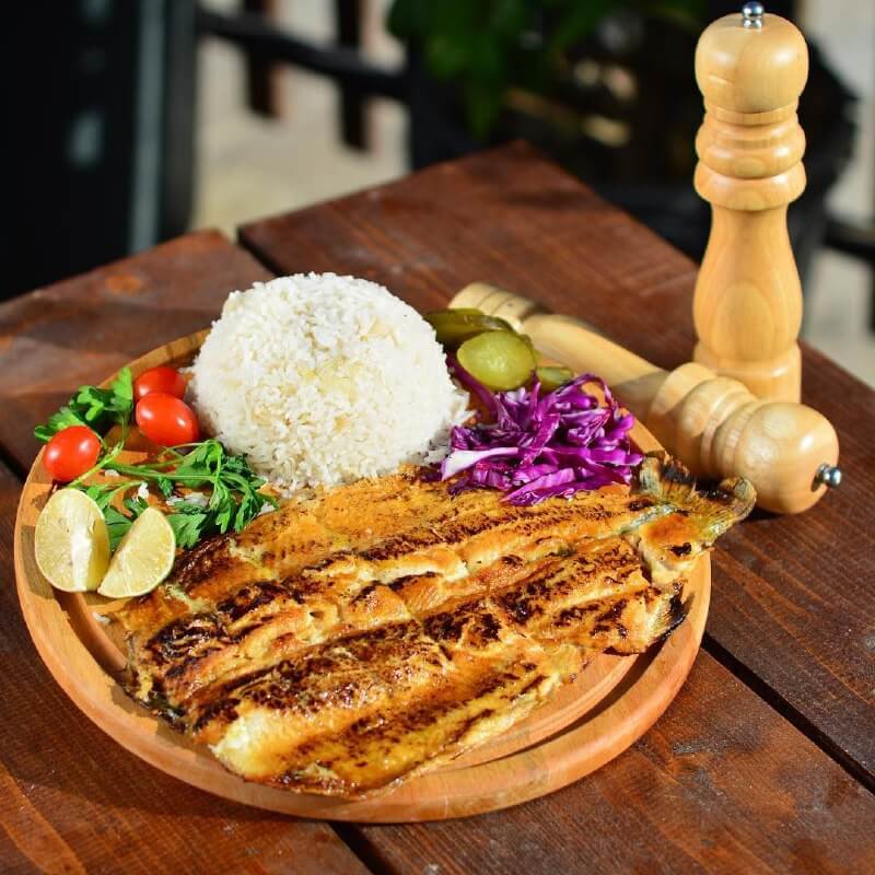 زستنوران ساج ایران مال با غذاهای دریایی