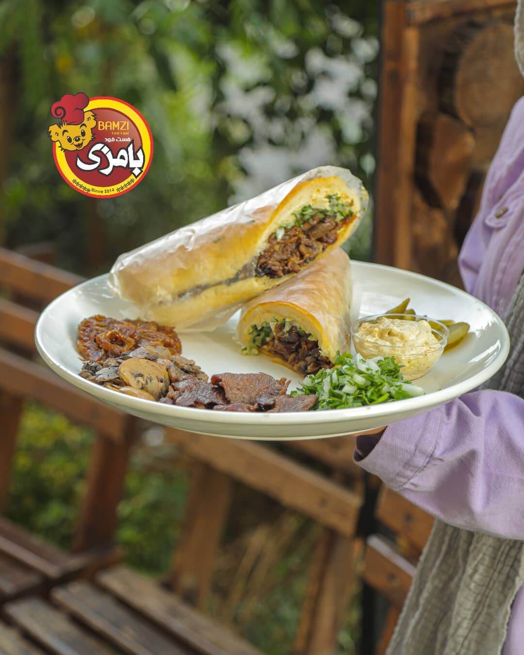 ساندویچ گوشت و قارچ فست فود بامزی
