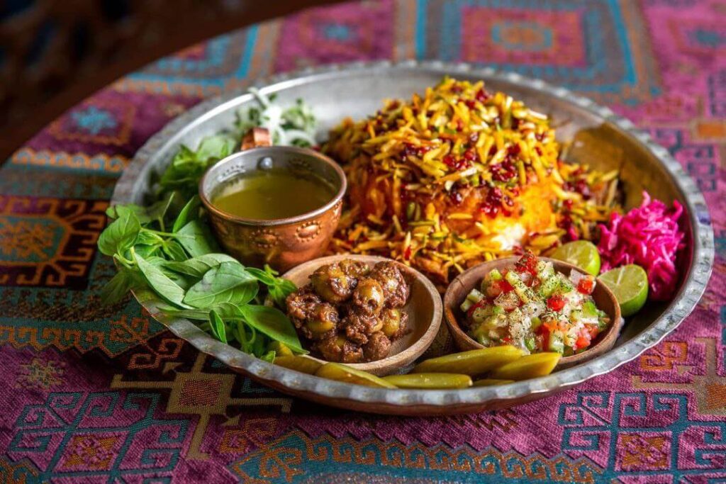 قیمه نثار با دورچین زیبا در رستوران آهون