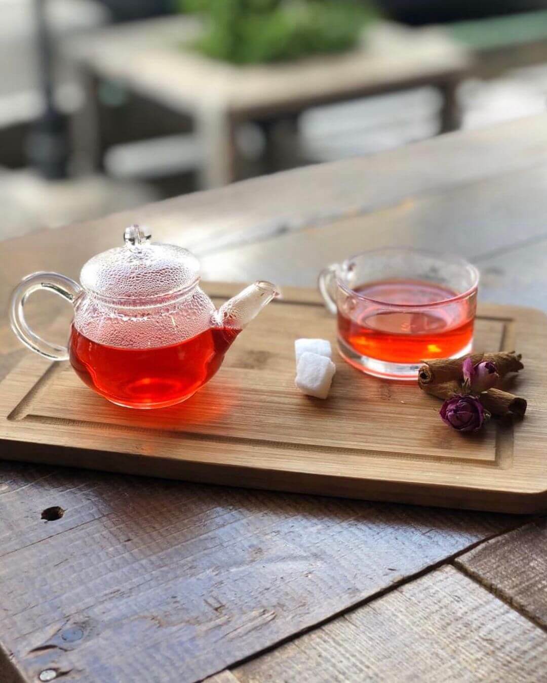 چای ایرانی در کافه هس در شرق تهران