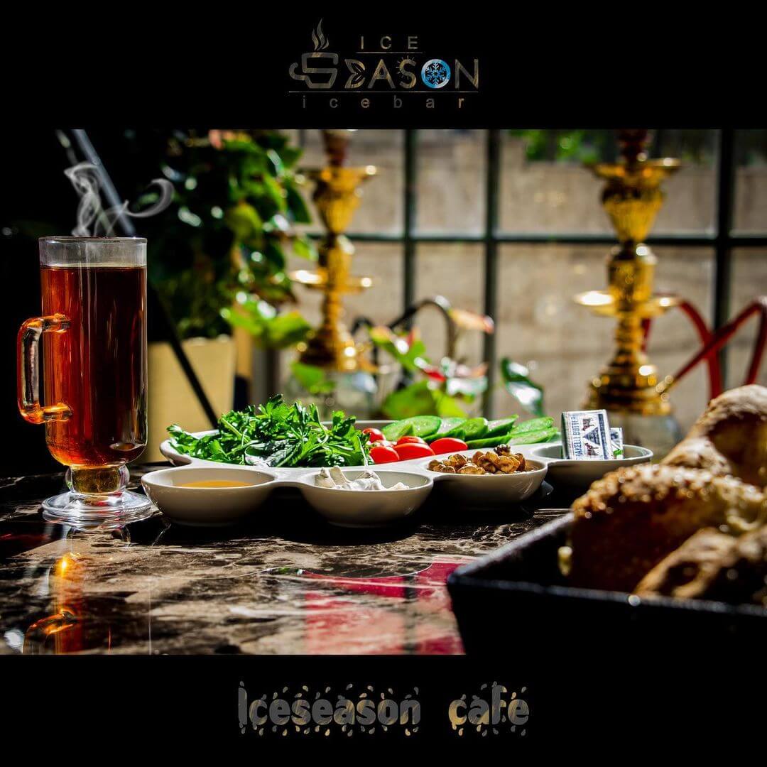 صبحانه در رستوران فصل یخی