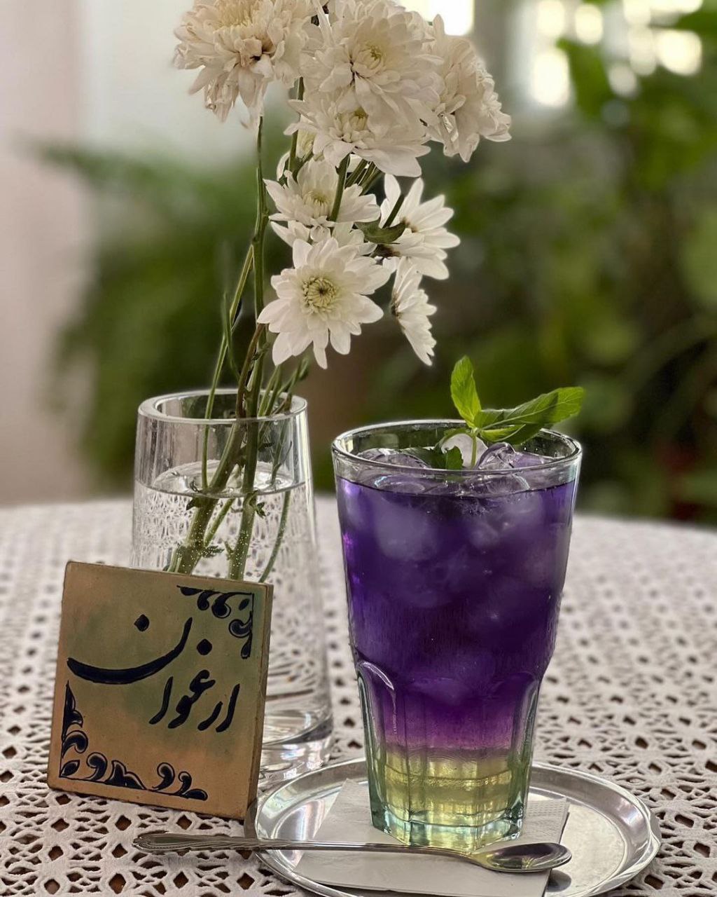 شربت گل ختمی در کافه تهرون کندوان از بهترینم کافه های تهران