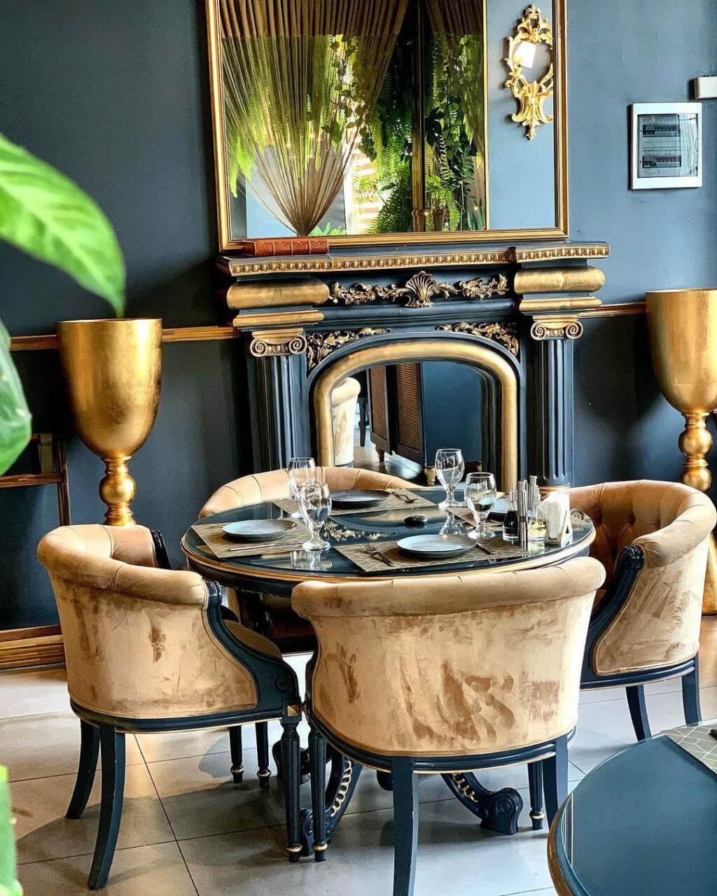 فضای داخلی کافه دوبرا از بهترین کافه های شمال تهران