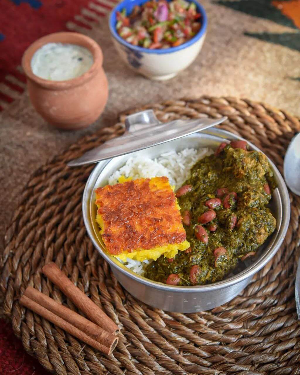 چلو خورشت سبزی در رستوران پلو خورش تهران