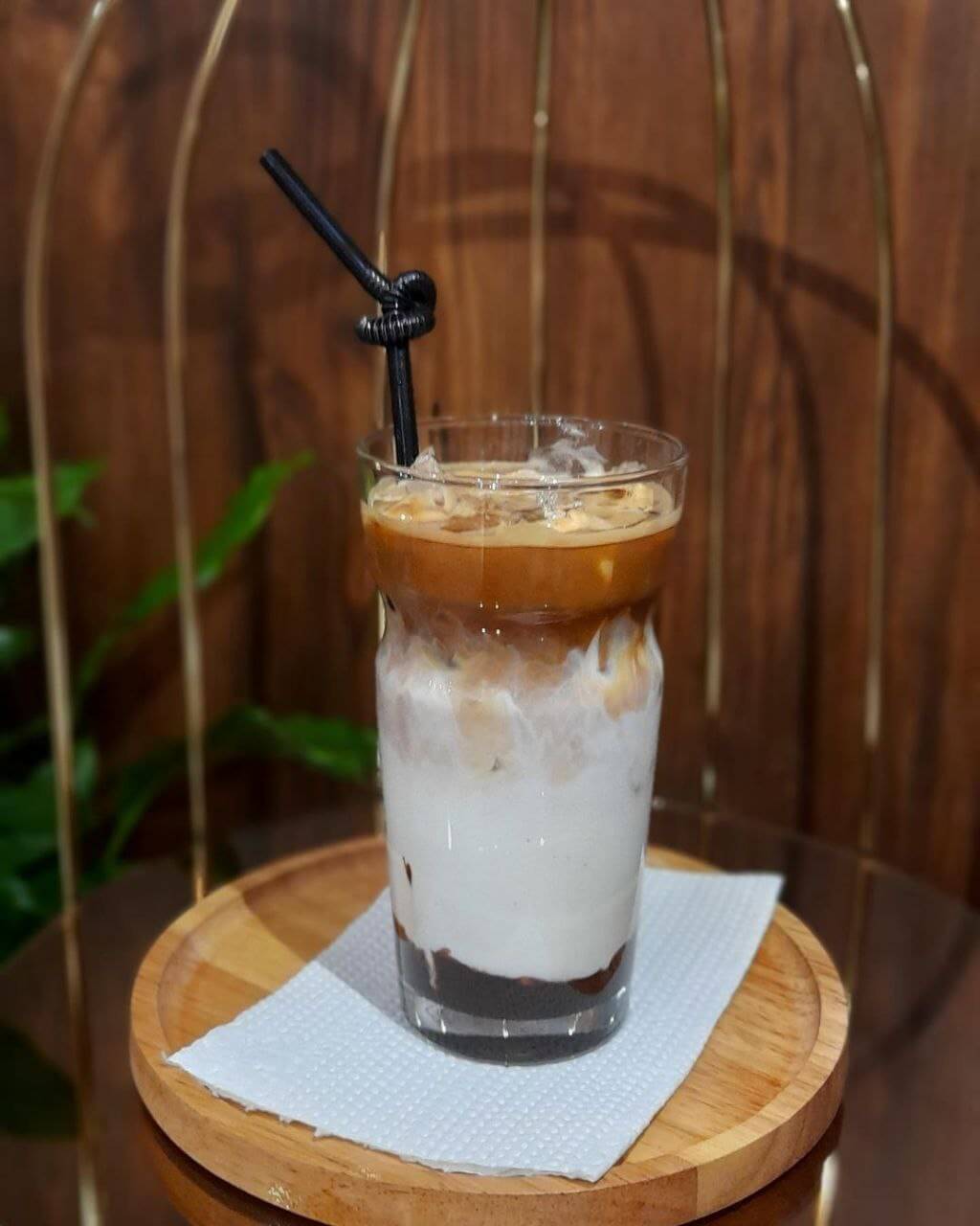 مشکات از بهترین کافه رستوران های ستارخان