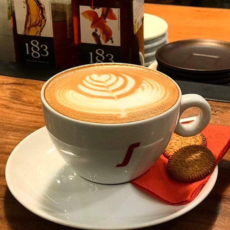 نوشیدنی‌های بر پایه قهوه در کافه 75 در فهرست کافی شاپ میرداماد