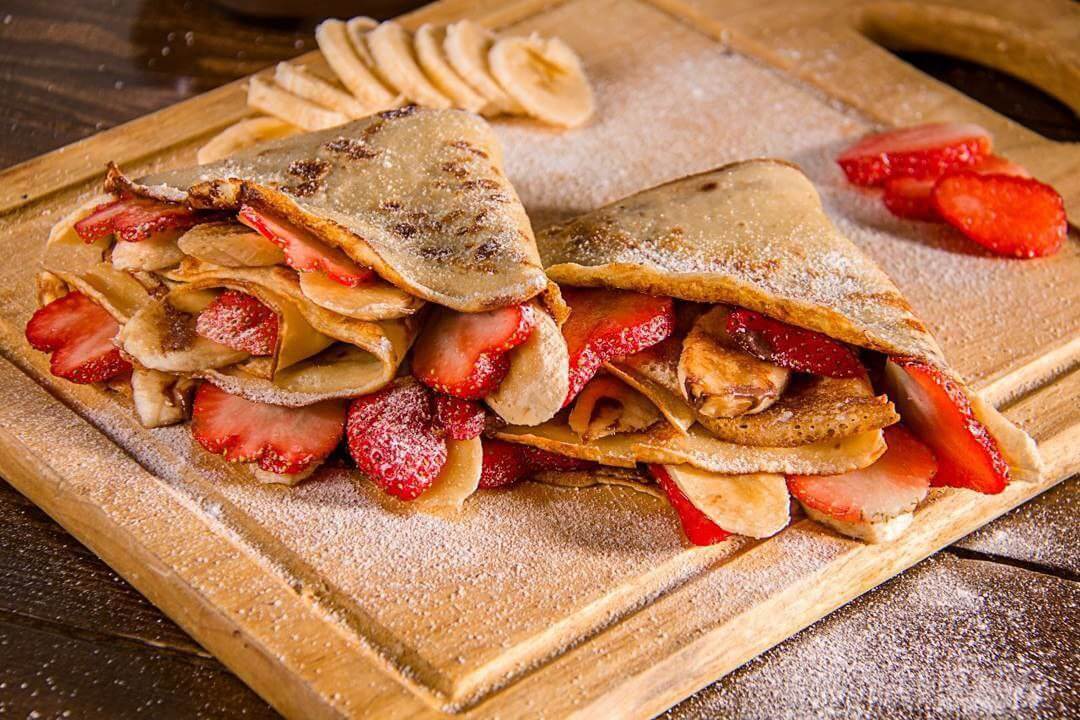 کرپ برای صبحانه در کافه هما یکی از بهترین کافه میرداماد