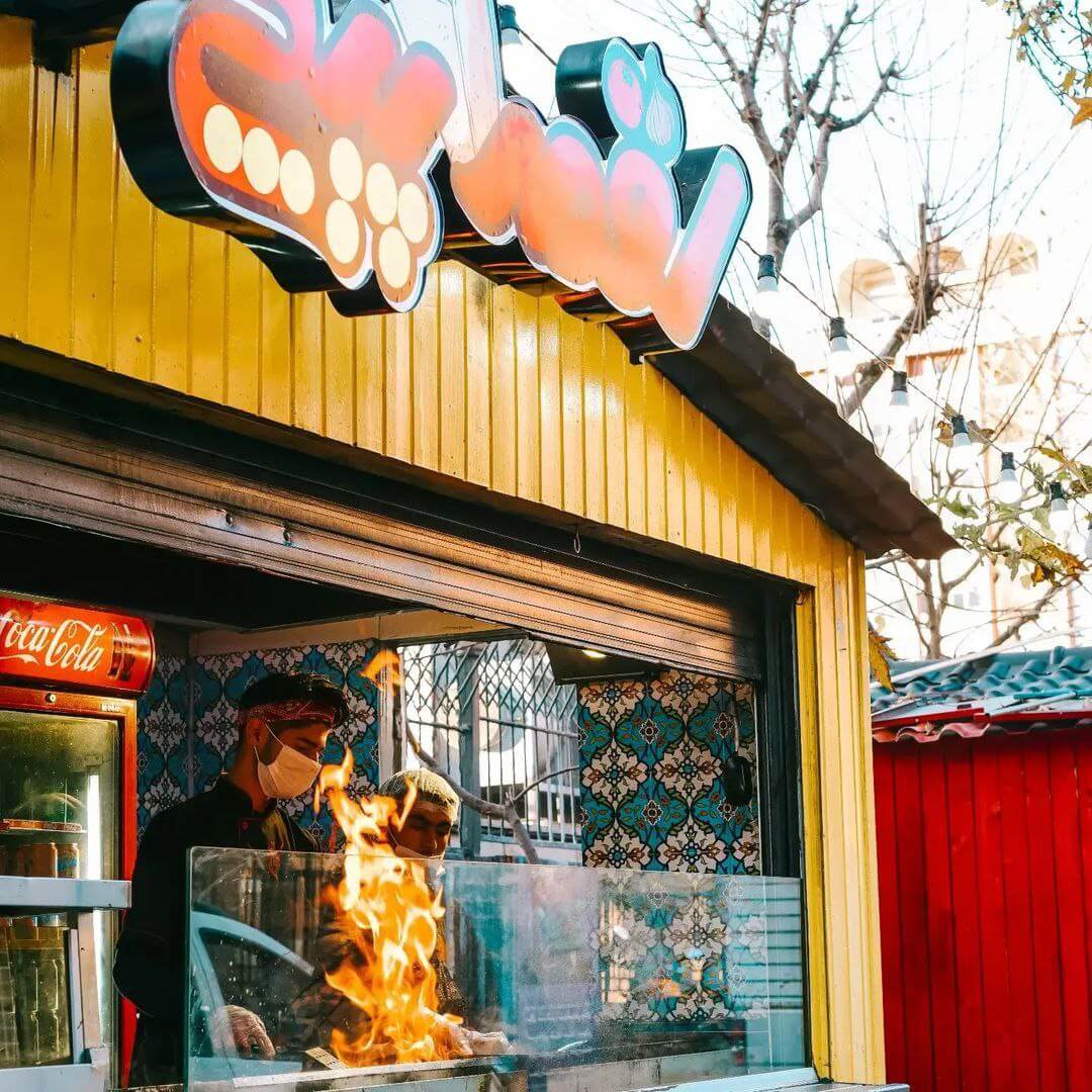 رستوران خیابانی لقمه پیچ سی تیر