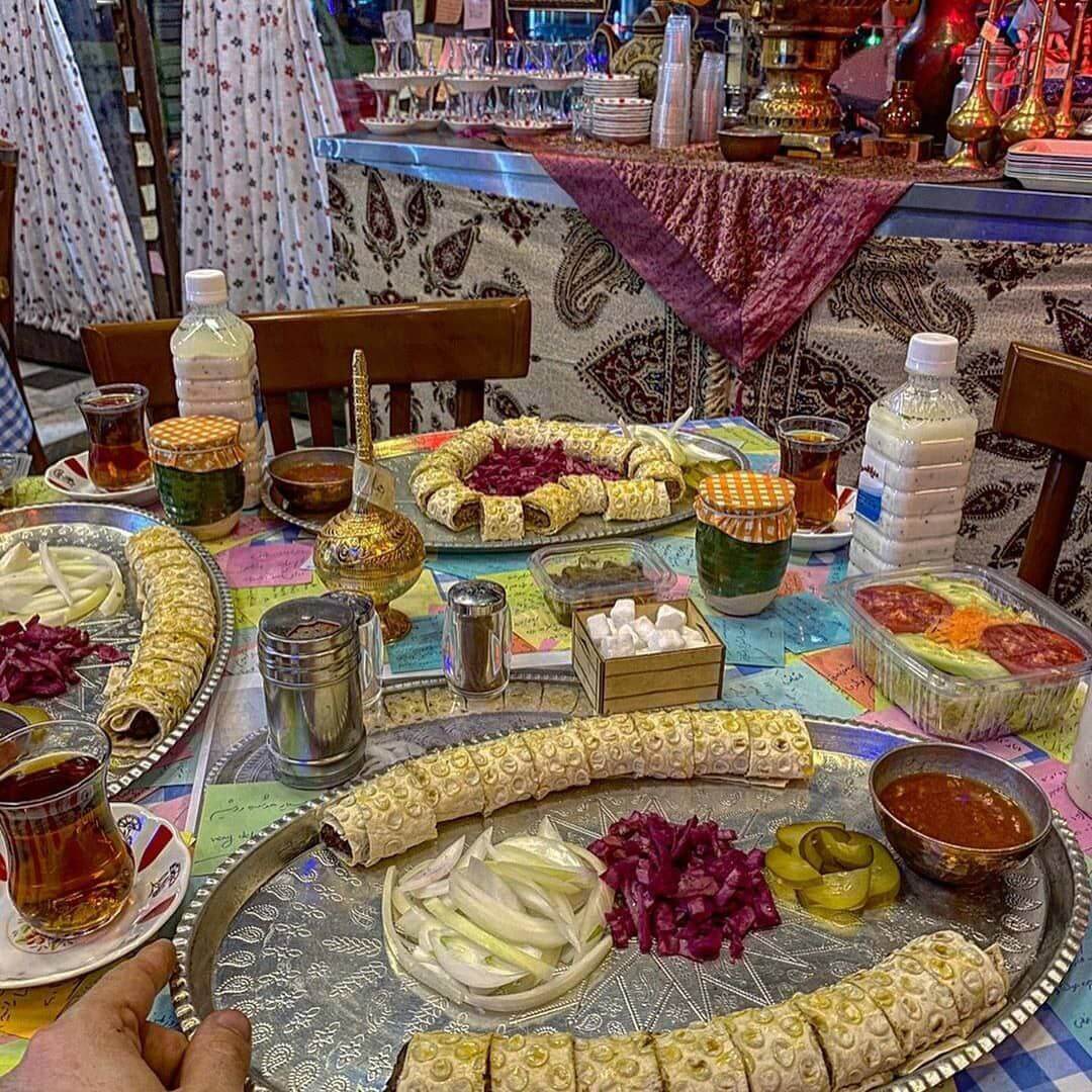 رستوران قدیمی رولت کباب در خیابان غذا در تهران
