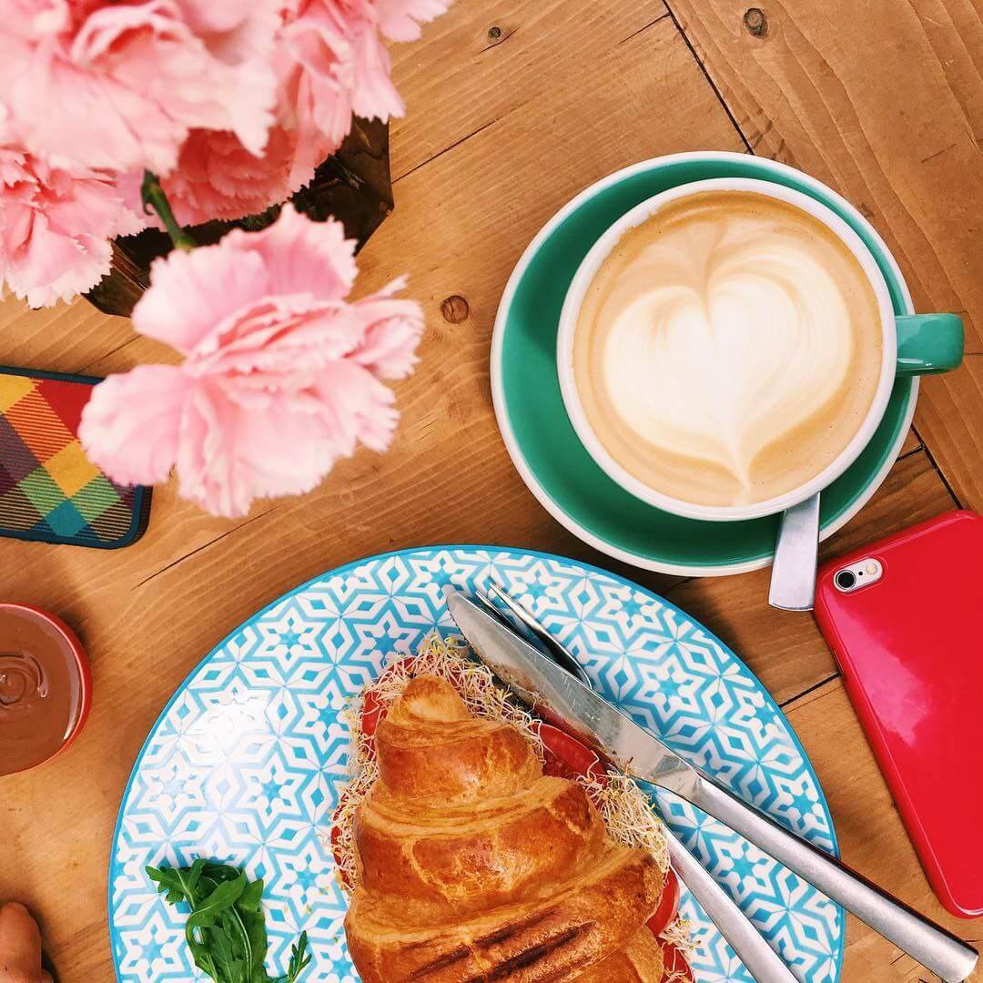 صرف یک صبحانه و تامین انرژی در کافه قدیمی شهر تهران