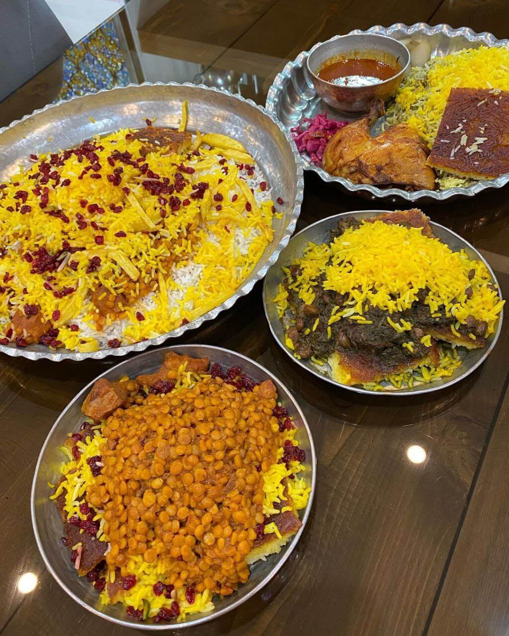 انواع غذاهای ایرانی در رستوران حکیمیه