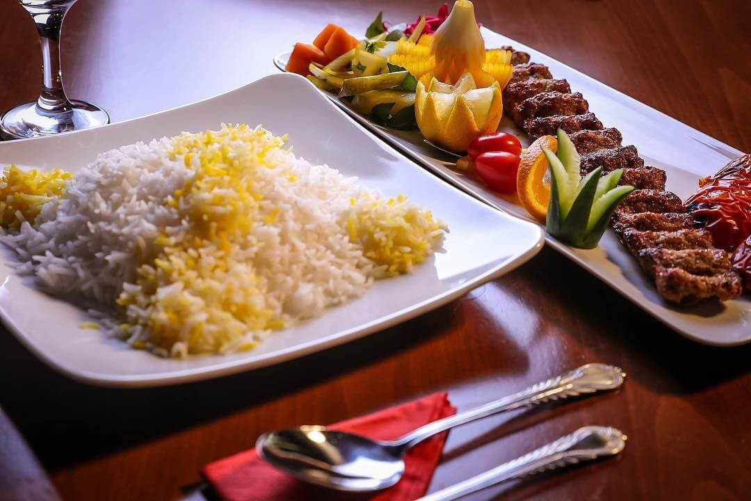 چلو کباب کوبیده در رستوران مانیا در حکیمیه