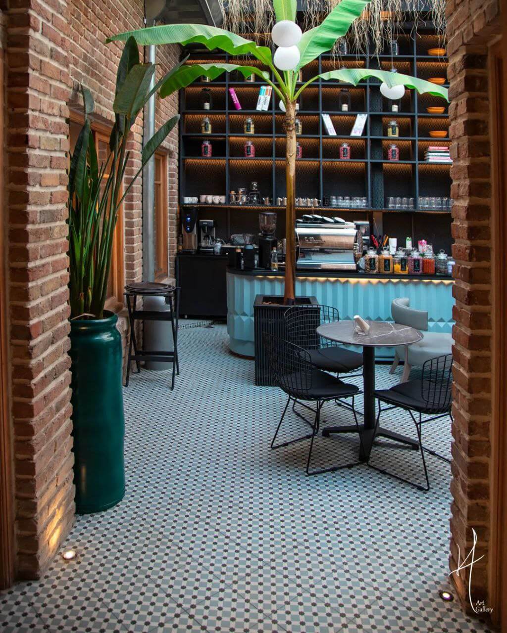 فضای داخلی کافه گالری اچ