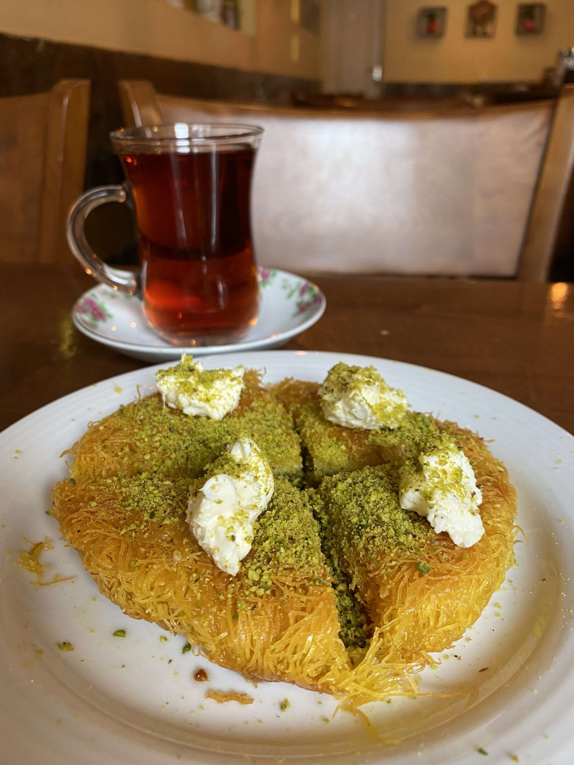 کنوفه و چای در کافه کنوفه کریمخان