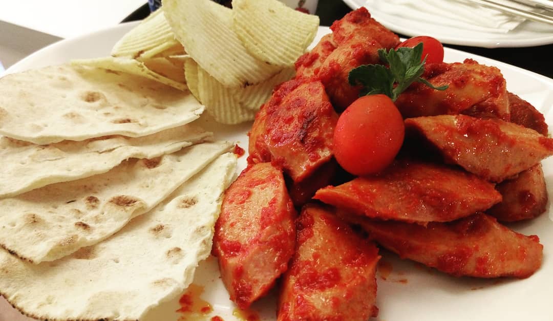 خوراک سوسیس کافه رستوران سسیمرغ
